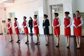 翱翔藍天，禮儀先行 四川航空學?？粘藢I招生報名條件及禮儀服務解析